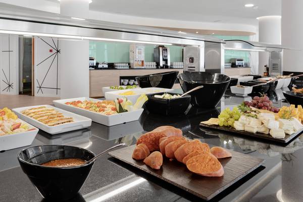 Desayuno buffet Hotel Palmanova Suites by TRH Magaluf