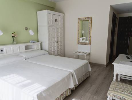 HABITACIÓN ESTÁNDAR  DOBLE + SUPLETORIA Hotel TRH Mijas en Mijas