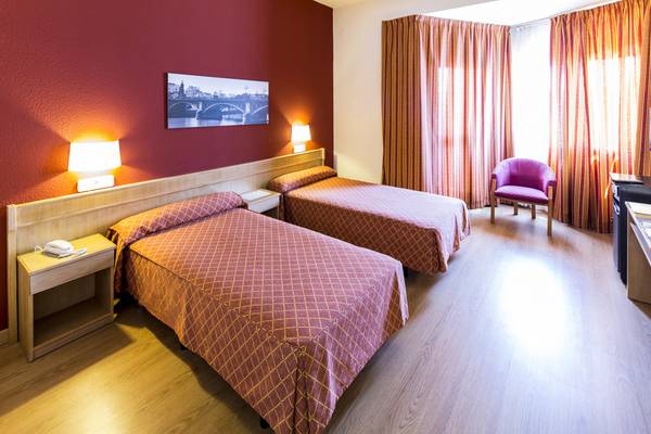 HABITACIÓN ESTÁNDAR DOBLE Hotel TRH La Motilla Business & Cultural en Dos Hermanas HABITACIÓN ESTÁNDAR DOBLE Hotel TRH La Motilla Business & Cultural en Dos Hermanas