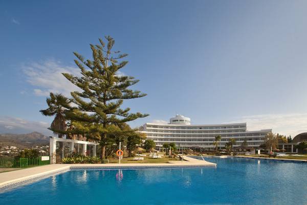 Piscina exterior Hotel TRH Paraíso Estepona