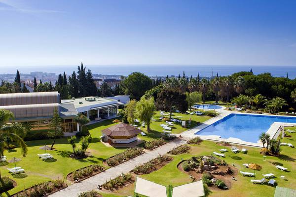 Parking exterior gratuito Hotel TRH Paraíso Estepona