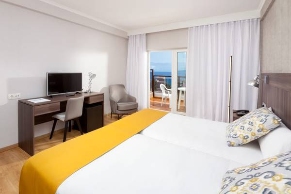 HABITACION TRIPLE VISTA MAR Hotel Taoro Garden en Tenerife